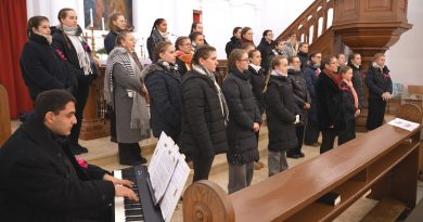 A Paksi Vak Bottyán Gimnázium lánykarának Karácsonyi Hangversenye