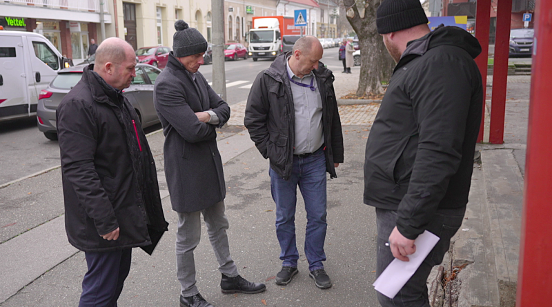 Tovább szépül a járdaszakasz Tovább szépül a járdaszakasz