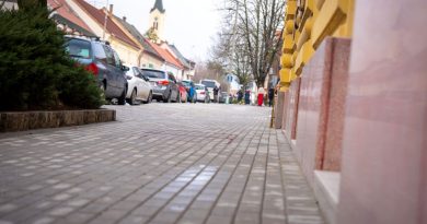 Megújult a járdaszakasz Megújult a járdaszakasz