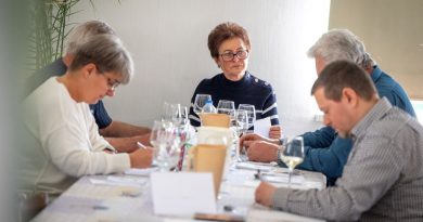 Négy bizottságban zajlott a pontozás