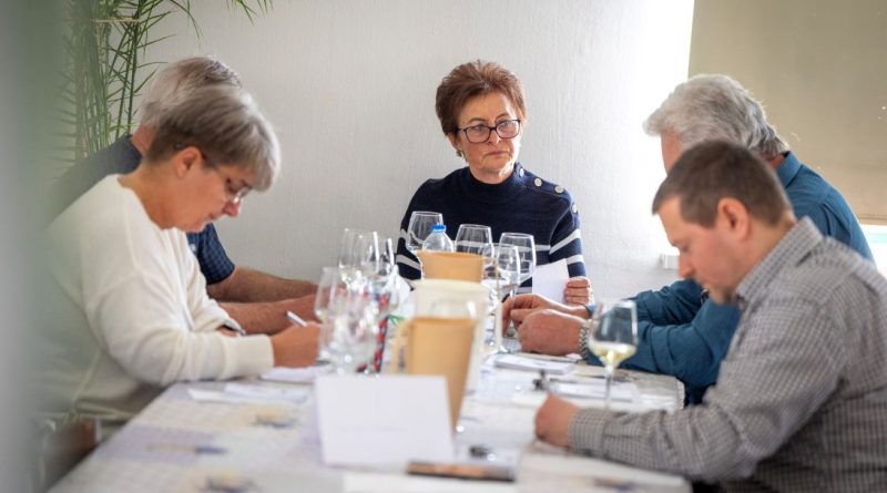 Négy bizottságban zajlott a pontozás