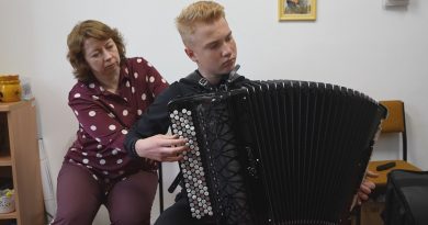 Kipróbálta az új hangszert Nyitrai Gergő