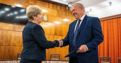 Átvette megbízólevelét Cseh Tamás