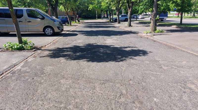 Június harmadikáig még parkolhatnak a Gesztenyés utcában Június harmadikáig még parkolhatnak a Gesztenyés utcában