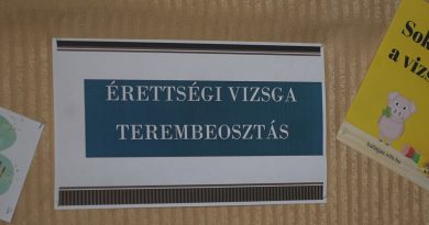 Károly Róbertnek örültek az érettségizők a gimnáziumban