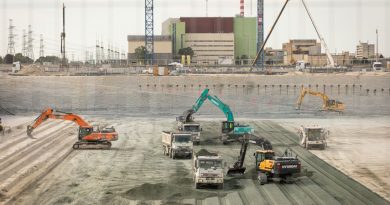 Féltávon túl a 6. blokki munkagödör mélyítése Féltávon túl a 6. blokki munkagödör mélyítése