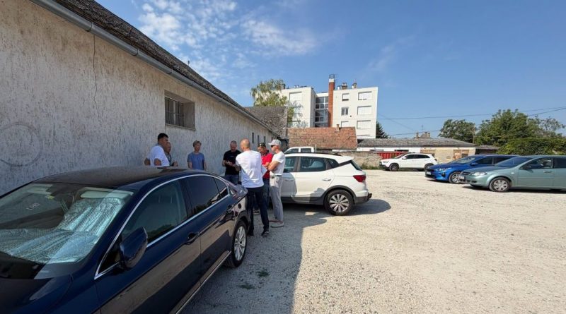 Megújul a Kereszt utcai parkoló Megújul a Kereszt utcai parkoló