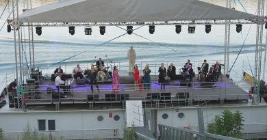 A Cotton Club Singers koncertezett a víziszínpadon