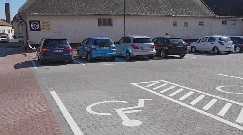 Megépült a parkoló, a zöldfelülettel még van munka Megépült a parkoló, a zöldfelülettel még van munka