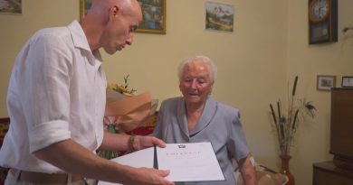 Születésnapja alkalmából köszöntötték a 90 éves Lencsi nénit