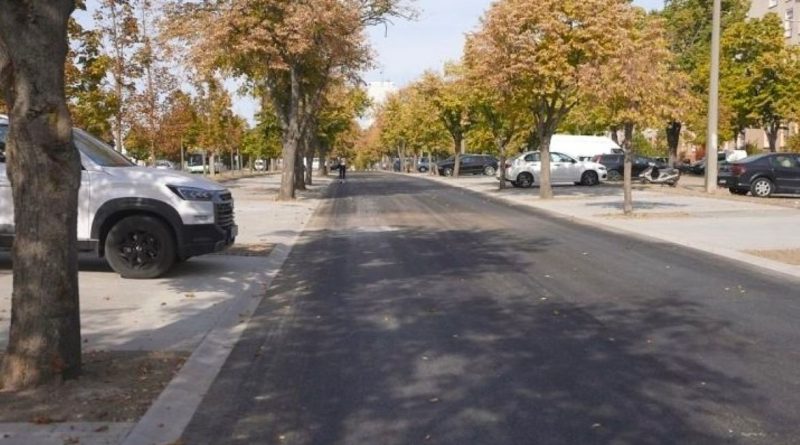 Sima aszfalt és térköves parkolók a Gesztenyés utcában Sima aszfalt és térköves parkolók a Gesztenyés utcában